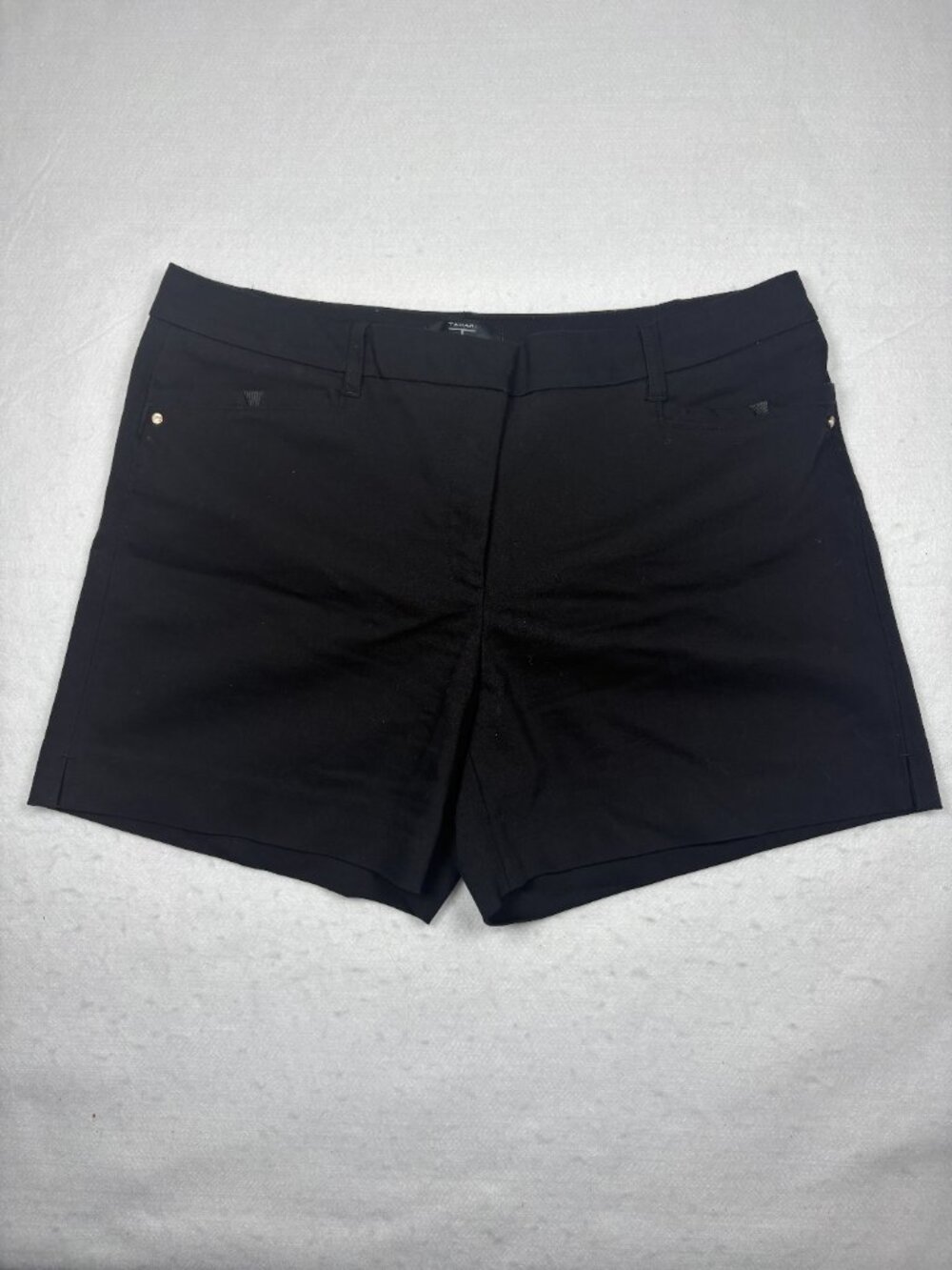 Tahari Women's Black Tailored Dress Shorts Quiet Luxury Preppy Chic Size 12